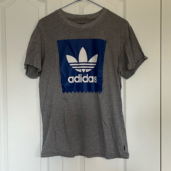 Adidas logo T-shirt size medium - Picture 1 of 7